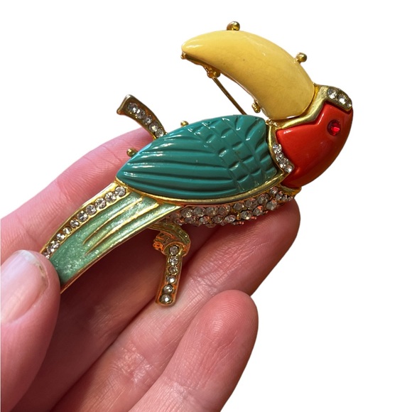 Hattie Carnegie Unsigned Colorful Toucan Brooch - Picture 2 of 3